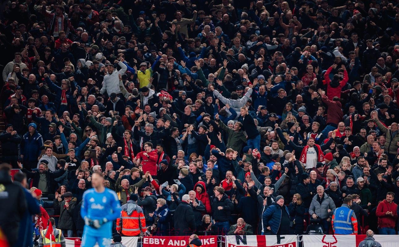 又一场3-0！英超54岁名帅力挽狂澜：7场4胜 带队双线狂奔